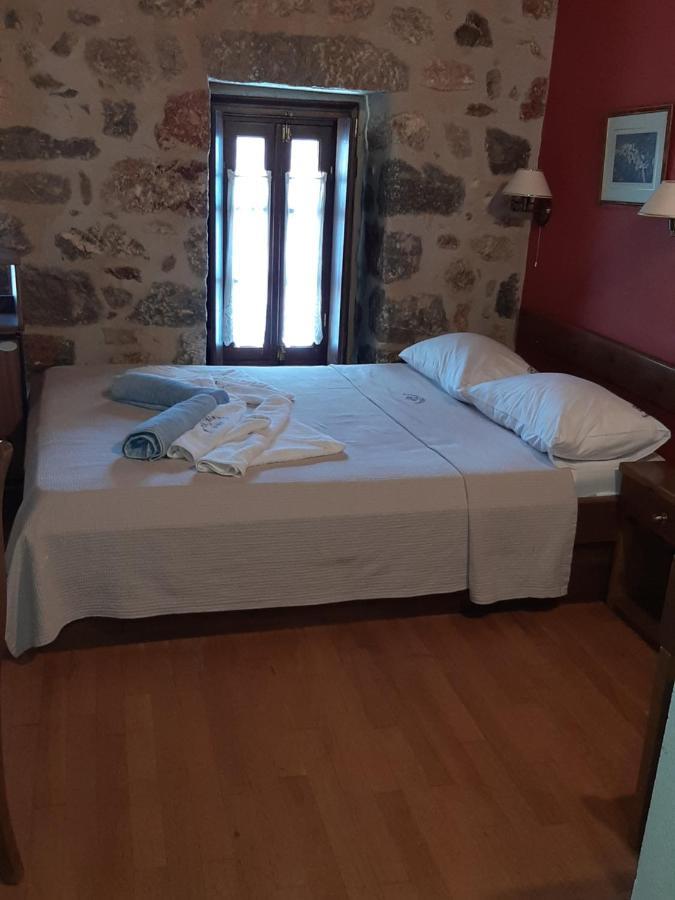 Pyrgoi Theodorakaki: O Gerolimenas Yerolimin Quarto foto