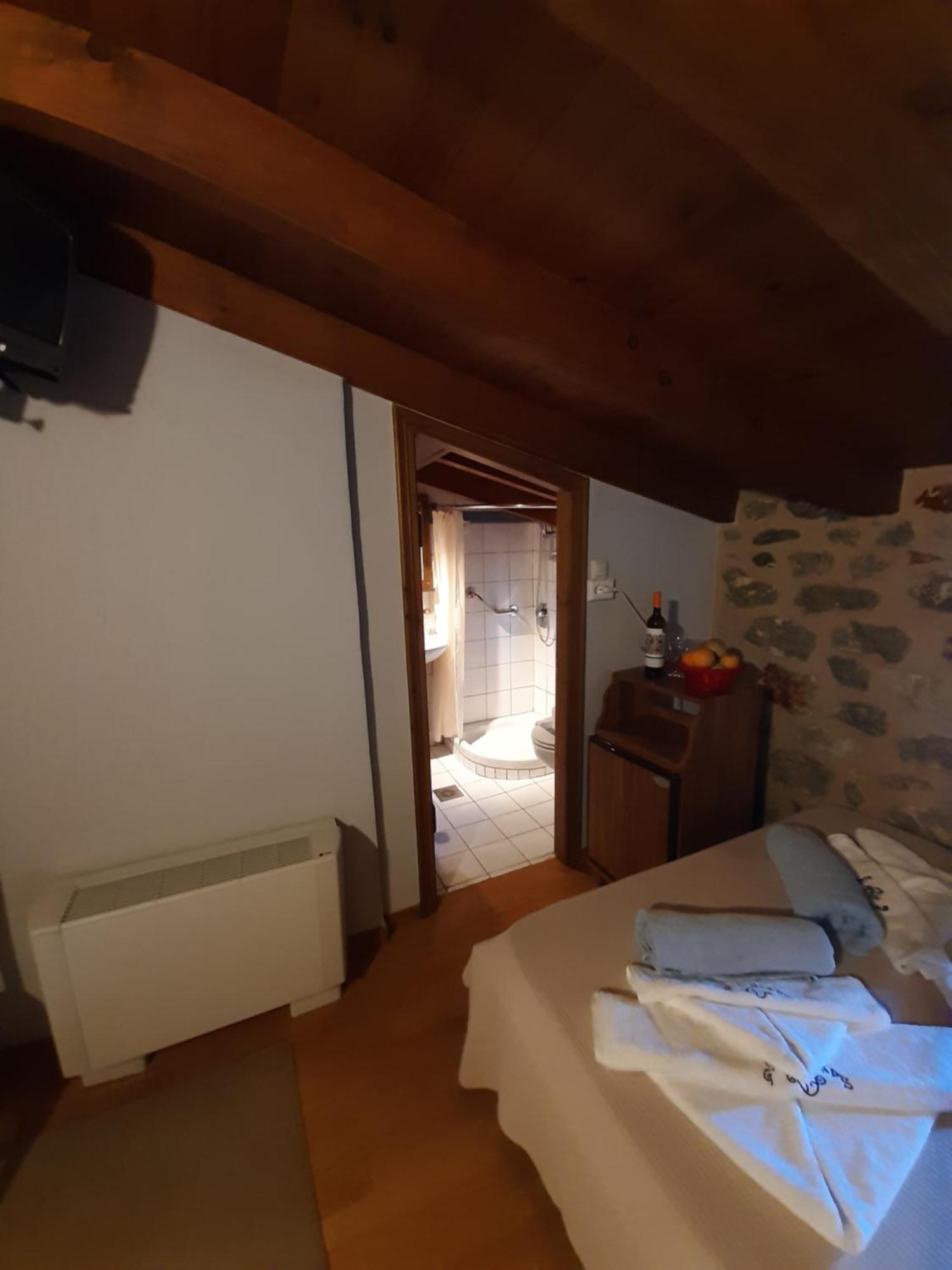 Pyrgoi Theodorakaki: O Gerolimenas Yerolimin Quarto foto