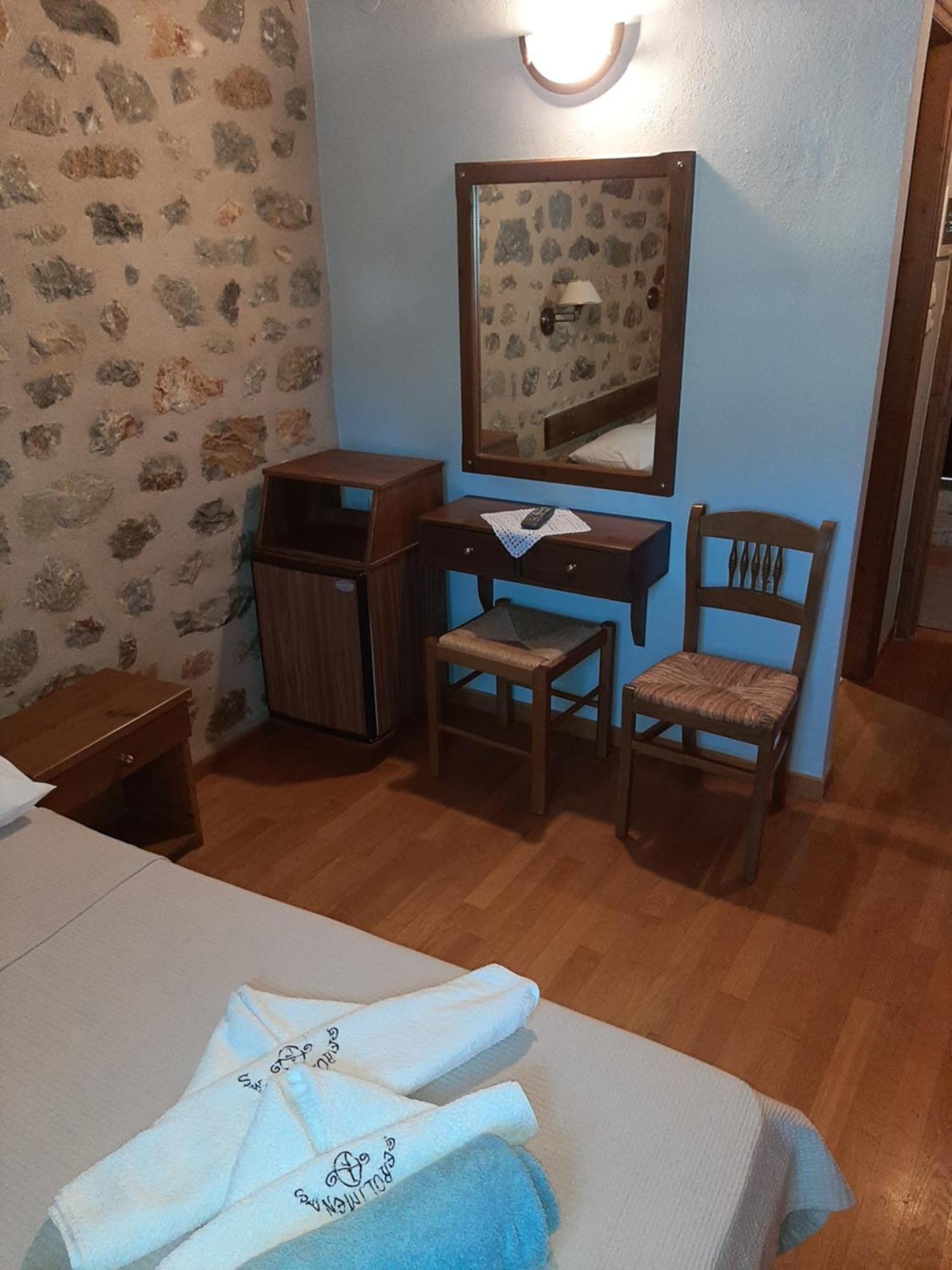 Pyrgoi Theodorakaki: O Gerolimenas Yerolimin Quarto foto